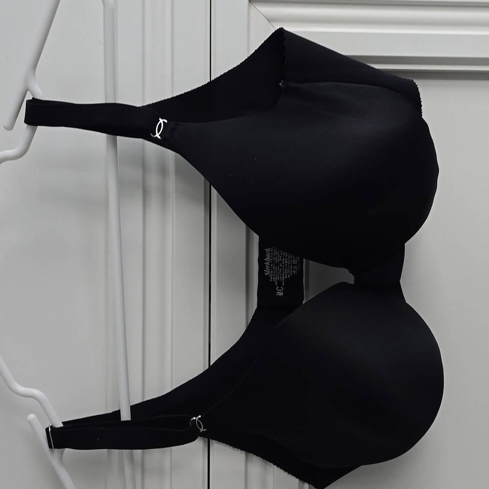 La Vie En Rose Underwire black bra.  Excellent condition.  36C